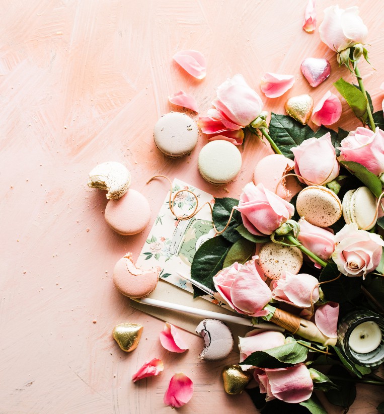 Decor cu petale de trandafiri